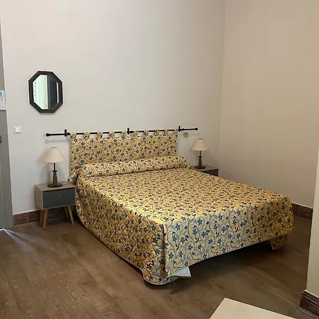 Le Parc Aux Cedres 게스트하우스 3*