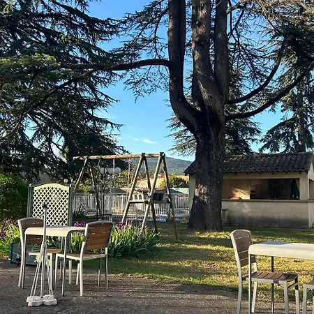 Le Parc Aux Cedres Pensión *