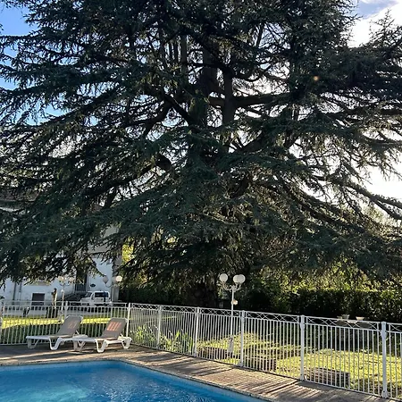 Le Parc Aux Cedres بيت ضيافة