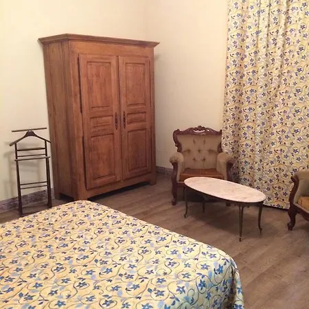 بيت ضيافة Le Parc Aux Cedres 3*